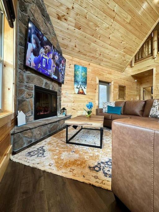 New! Indoor Pool/Ps 5/Hot Tub/Parkway Villa Pigeon Forge Bagian luar foto