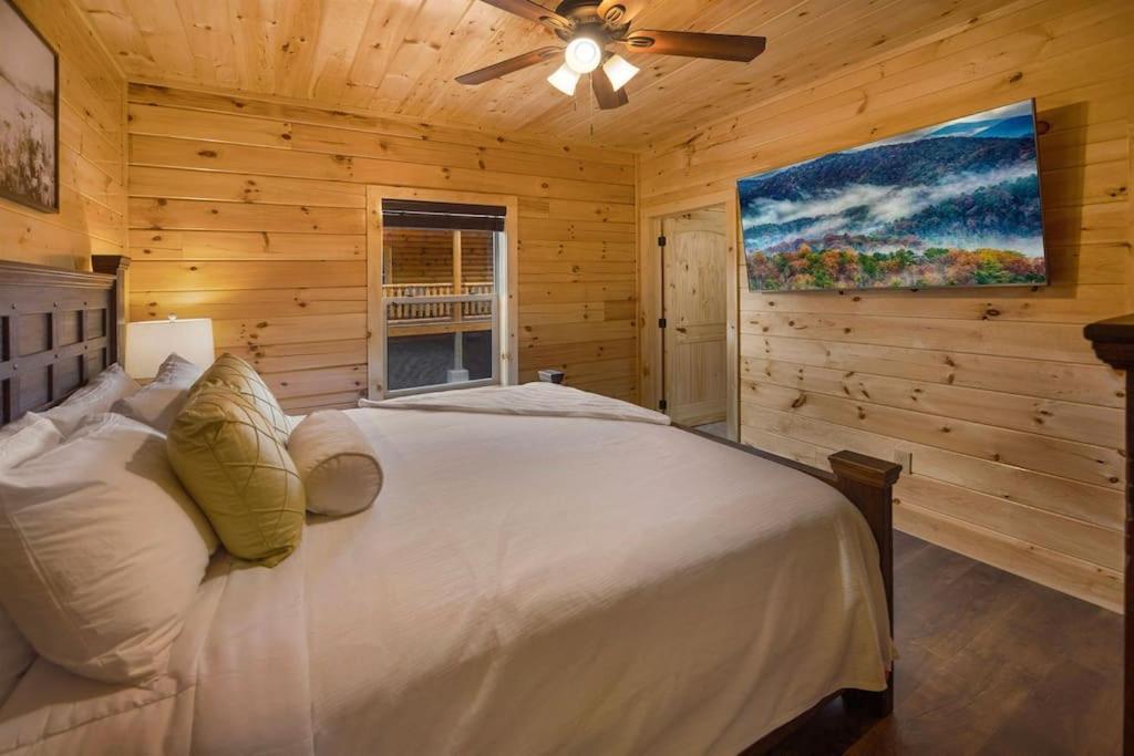 New! Indoor Pool/Ps 5/Hot Tub/Parkway Villa Pigeon Forge Bagian luar foto