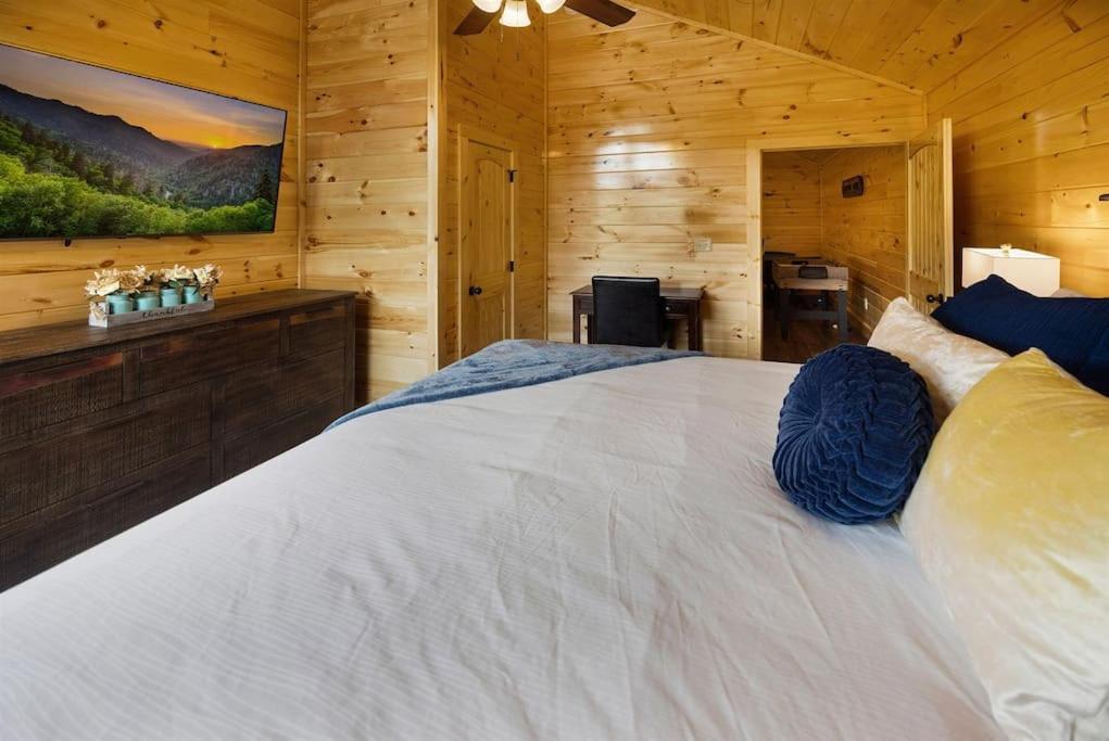 New! Indoor Pool/Ps 5/Hot Tub/Parkway Villa Pigeon Forge Bagian luar foto