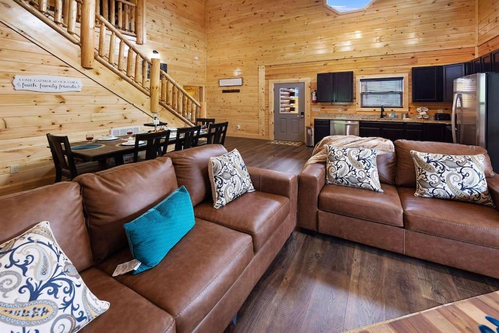 New! Indoor Pool/Ps 5/Hot Tub/Parkway Villa Pigeon Forge Bagian luar foto