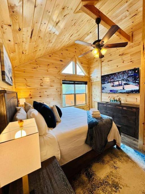 New! Indoor Pool/Ps 5/Hot Tub/Parkway Villa Pigeon Forge Bagian luar foto