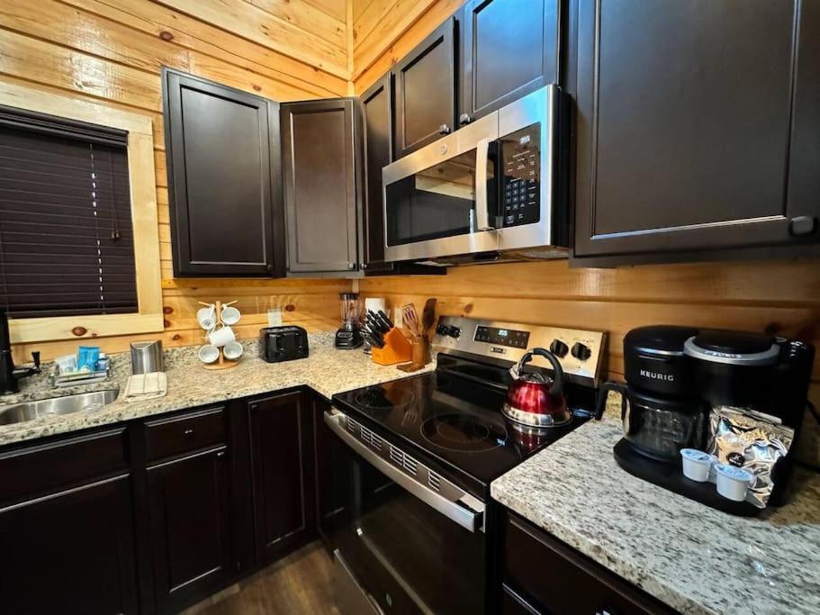 New! Indoor Pool/Ps 5/Hot Tub/Parkway Villa Pigeon Forge Bagian luar foto